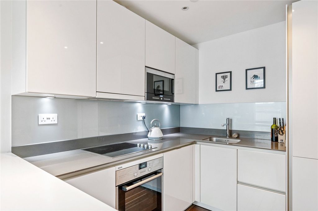 Property photo 3 of 15 Kitchen