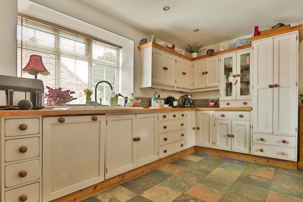 Property photo 2 of 28 3495246