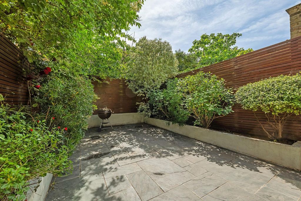 Property photo 2 of 11 Garden.Jpg