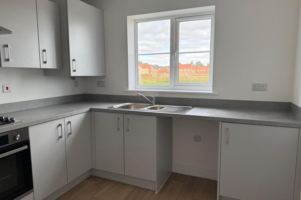 Property photo 3 of 12 1