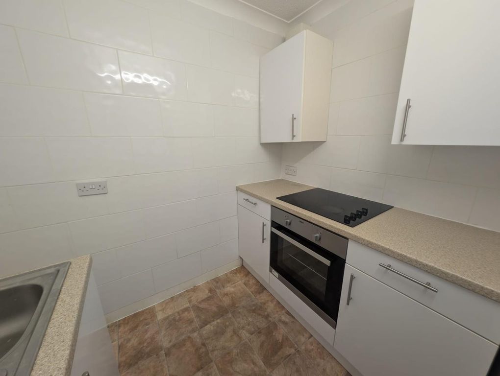 Property photo 2 of 10 Kitchen