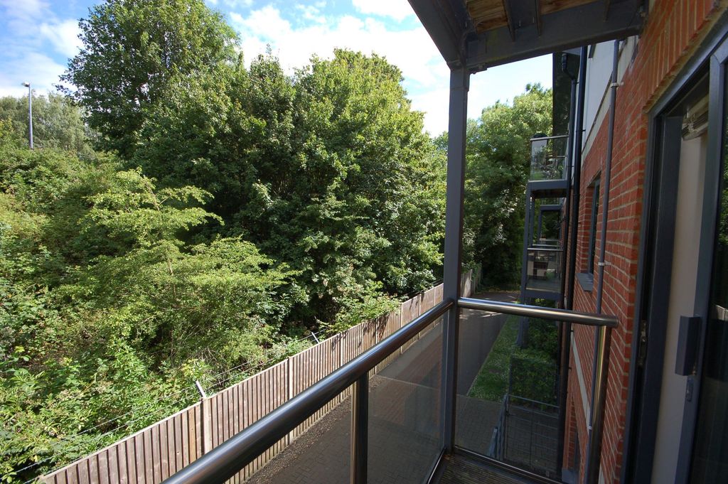 Property photo 2 of 9 Balcony (2)