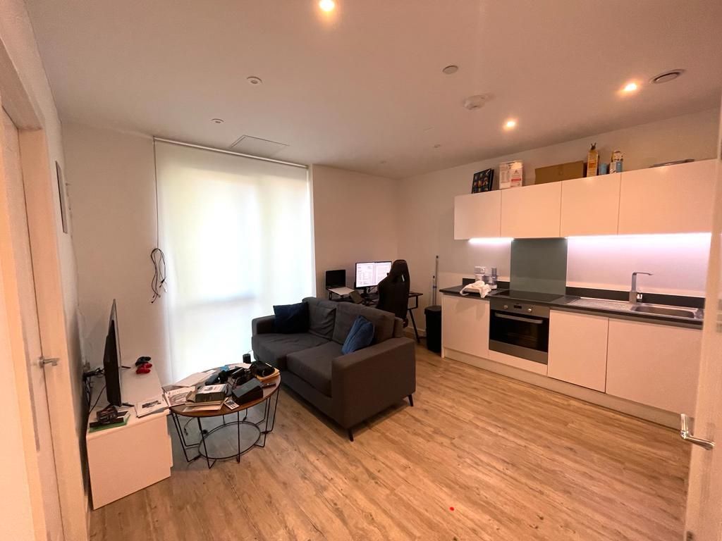 Property photo 3 of 10 Livingrmpic2.Jpg