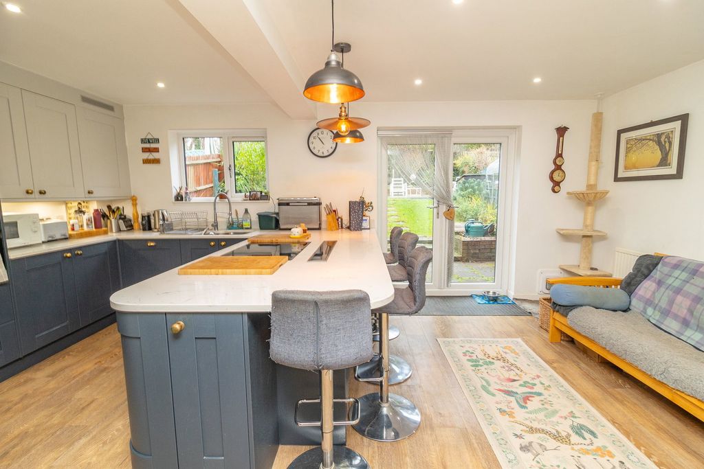 Property photo 3 of 19