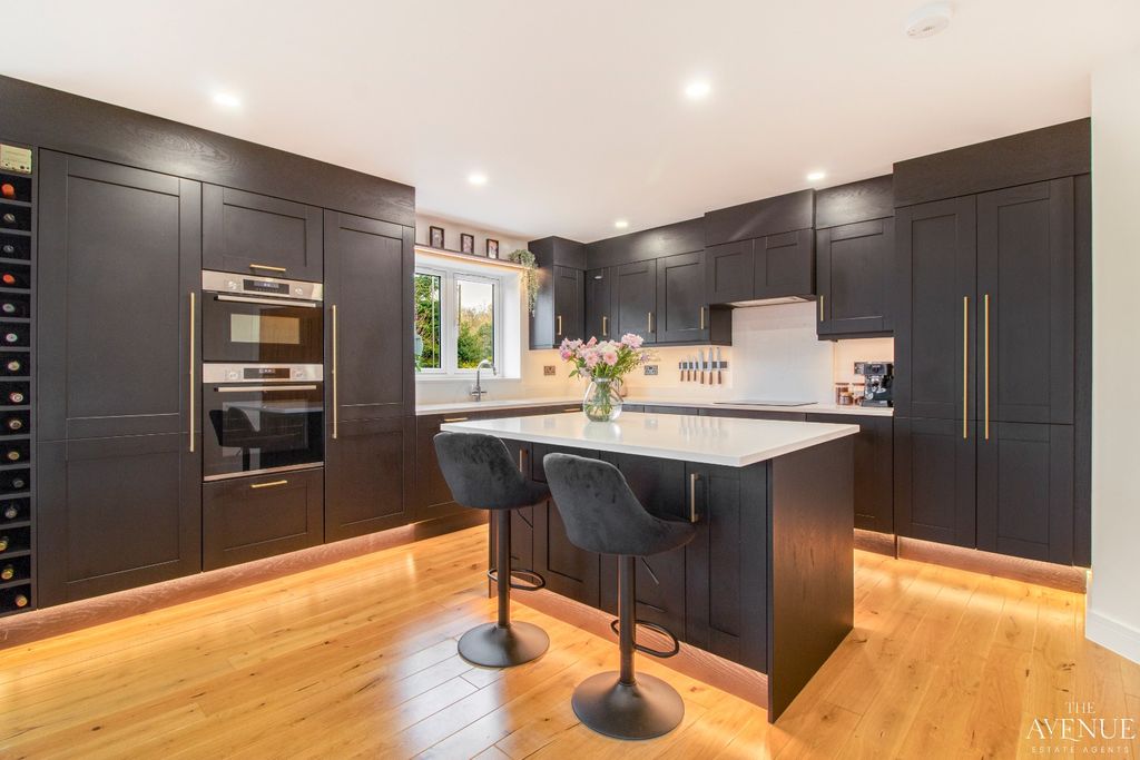 Property photo 2 of 33 4776074