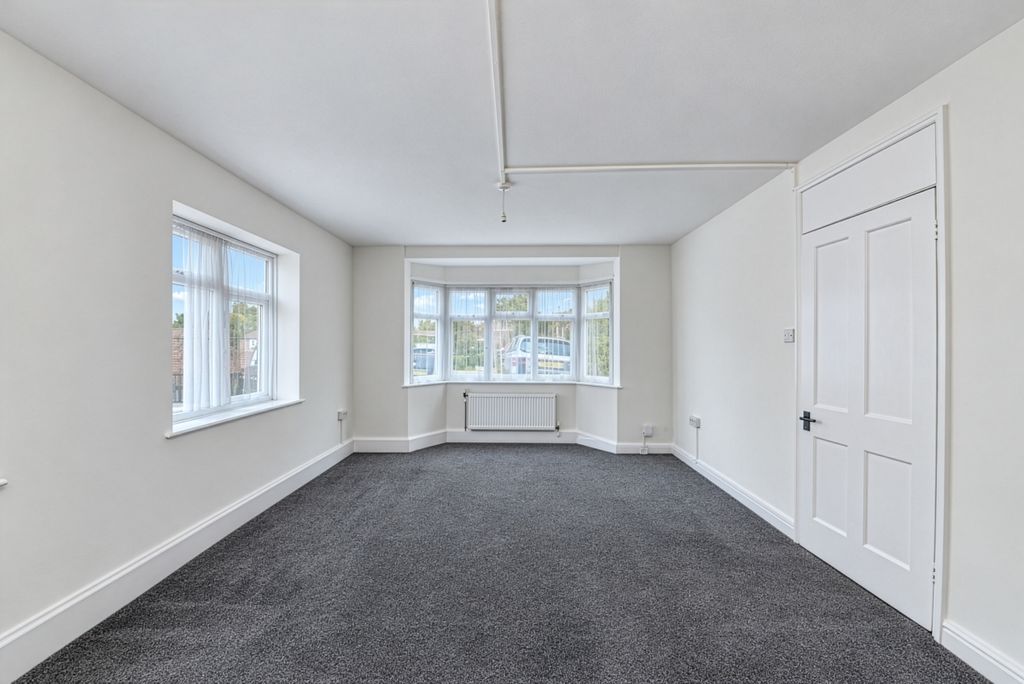 Property photo 2 of 12 Richmond Hill