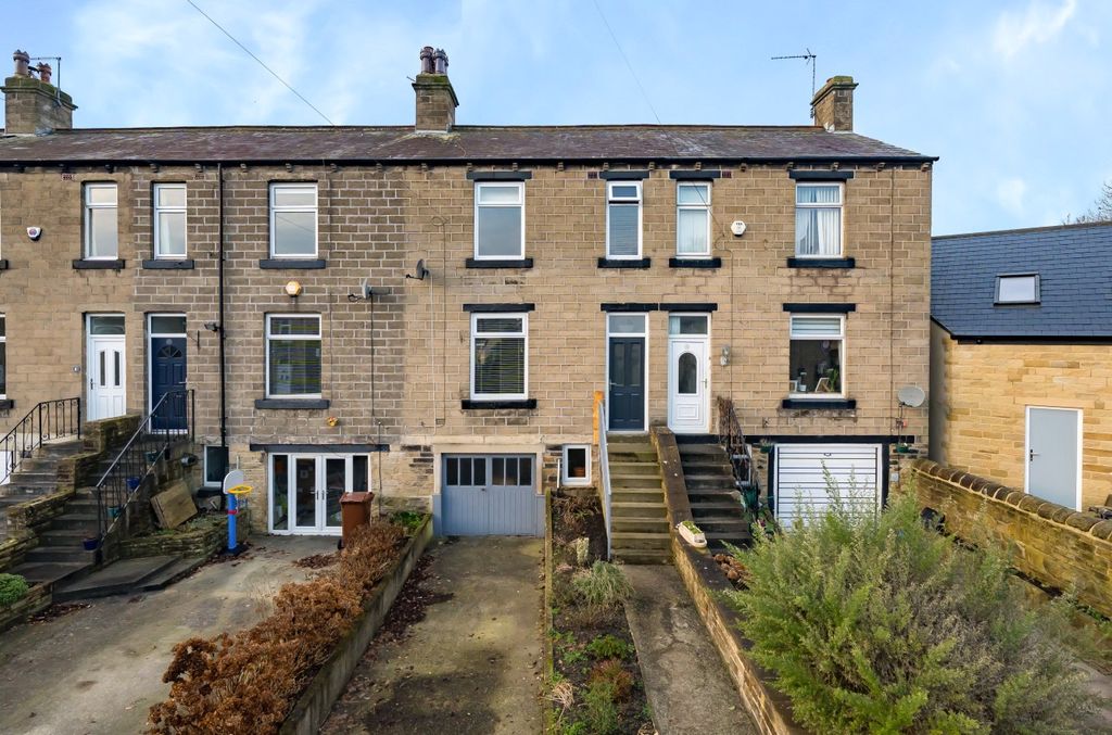 3 bed terraced house for sale Rodley