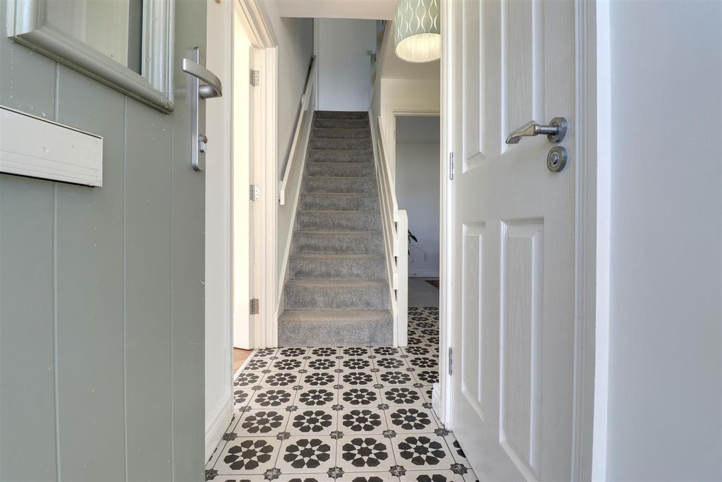 Property photo 3 of 24 Entrance Hall