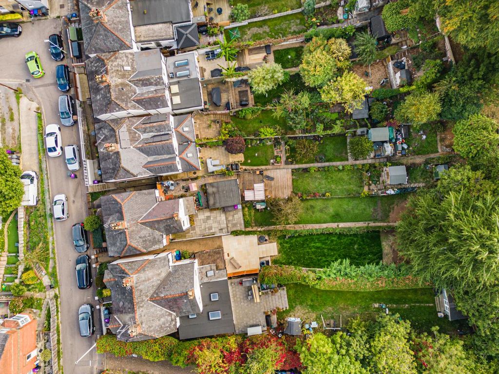 Property photo 2 of 27