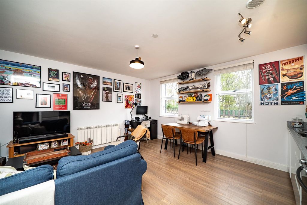 Property photo 2 of 16 10-Porters-Wood-House-1001.Jpg