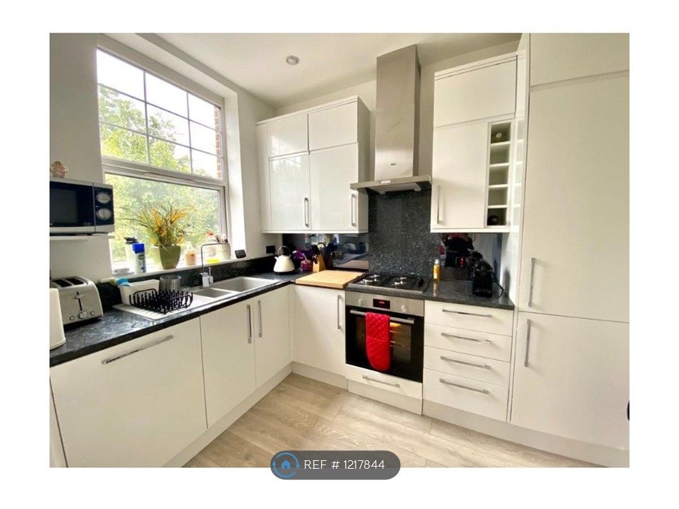 Property photo 2 of 8 Kitchen