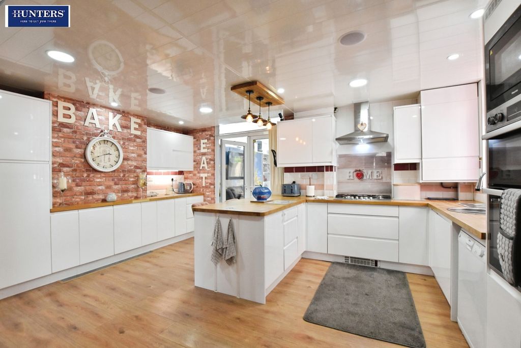 Property photo 3 of 22 Kitchen/Diner