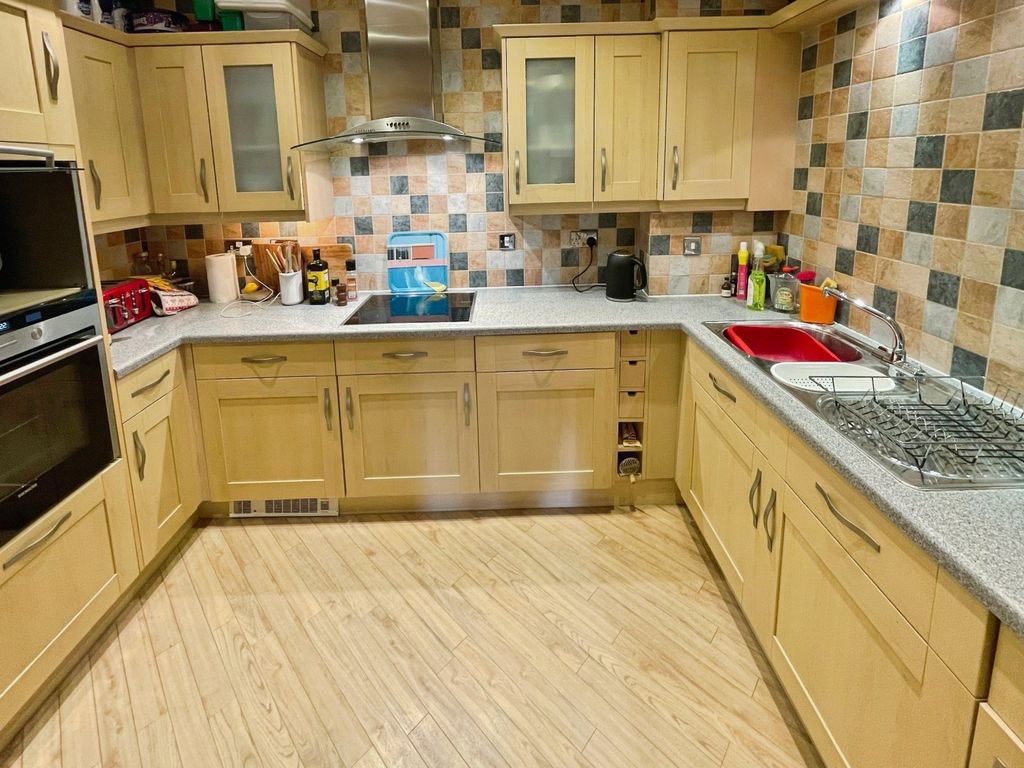 Property photo 3 of 11 Picture No. 10