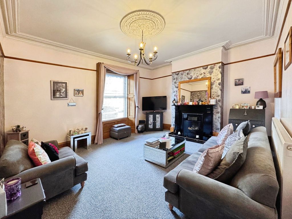 Property photo 3 of 31