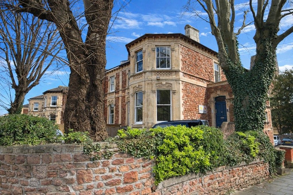 Property photo 1 of 8 Photo 5