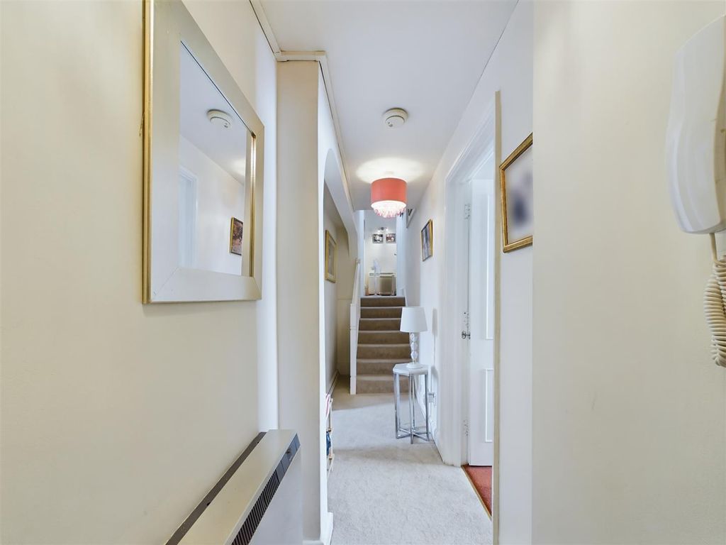 Property photo 3 of 21 Cam01894G0-Pr0036-Still021.Jpg