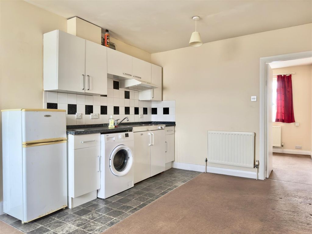 Property photo 3 of 4 Kitchen