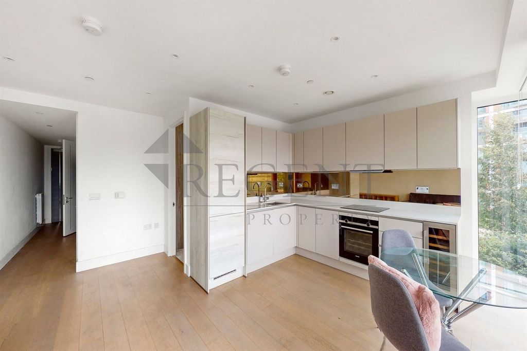 Property photo 3 of 14 Kitchen