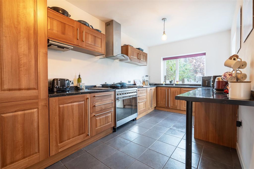 Property photo 2 of 12 Kitchen