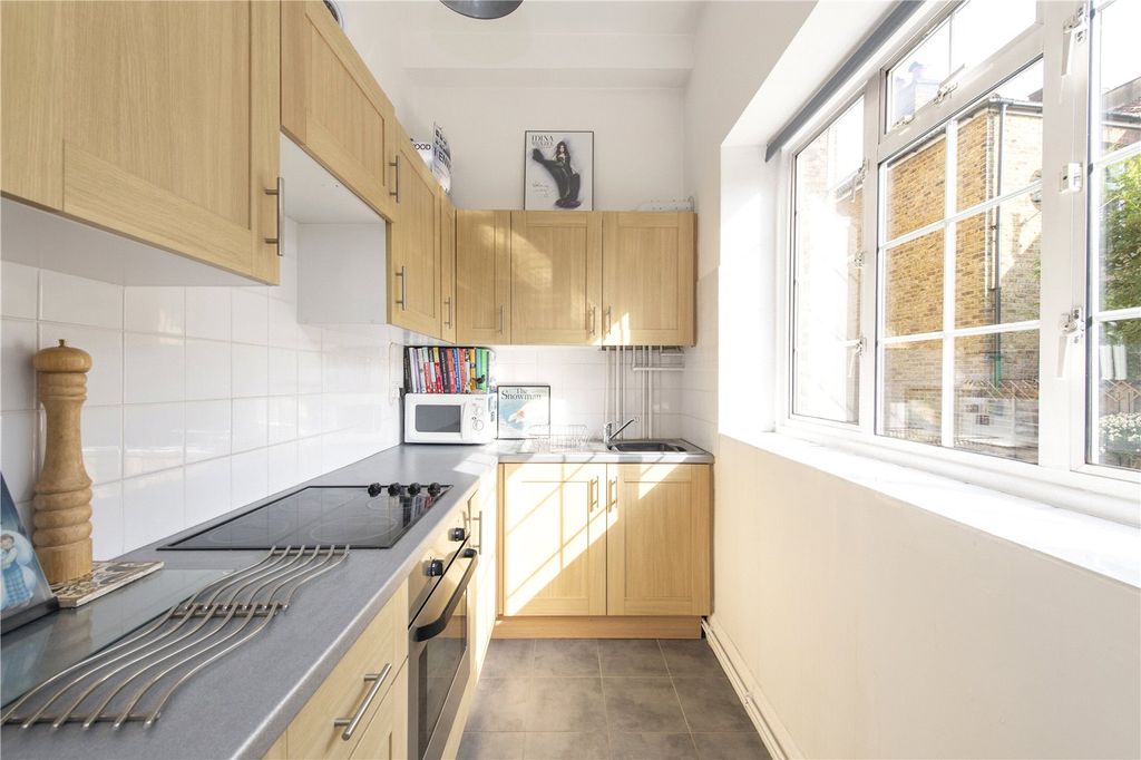 Property photo 3 of 8 Kitchen