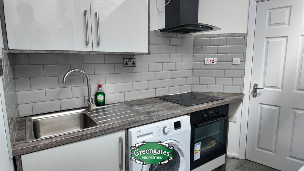 Property photo 3 of 7 6B Springfield Road10