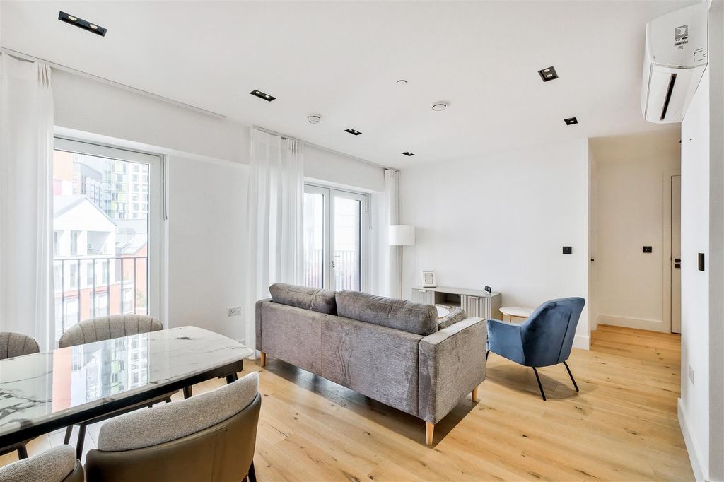 Property photo 1 of 22 17 Exchange Gardens-5.Jpg