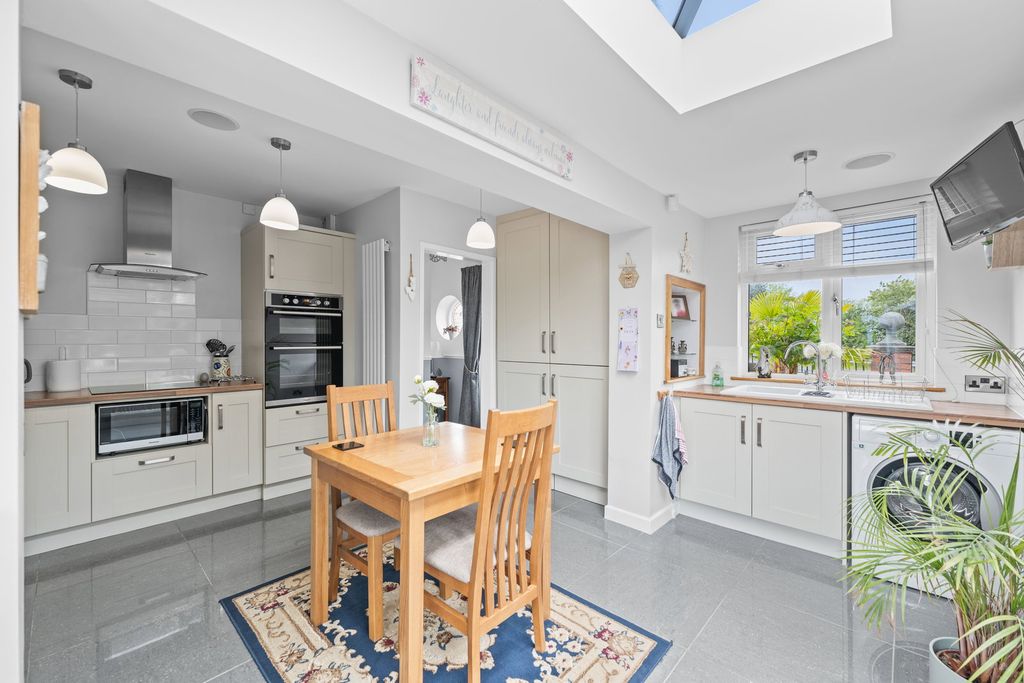 Property photo 2 of 36
