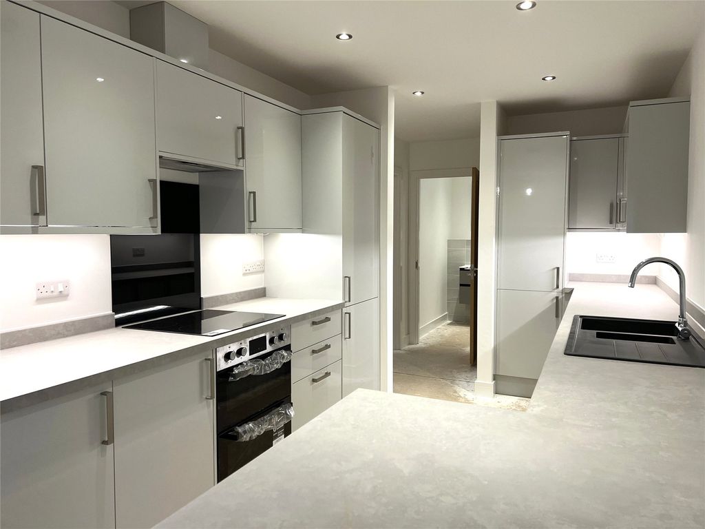 Property photo 2 of 17 Kitchen