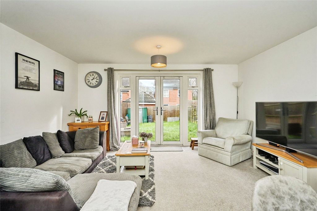 Property photo 3 of 10 Lounge