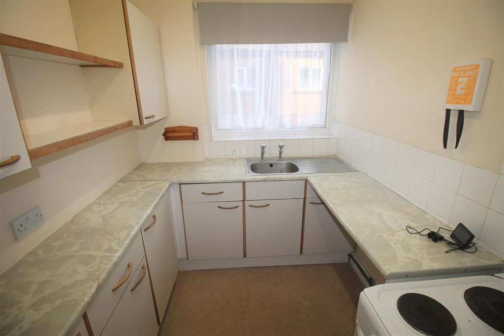 Property photo 3 of 8 Kitchen.Jpg