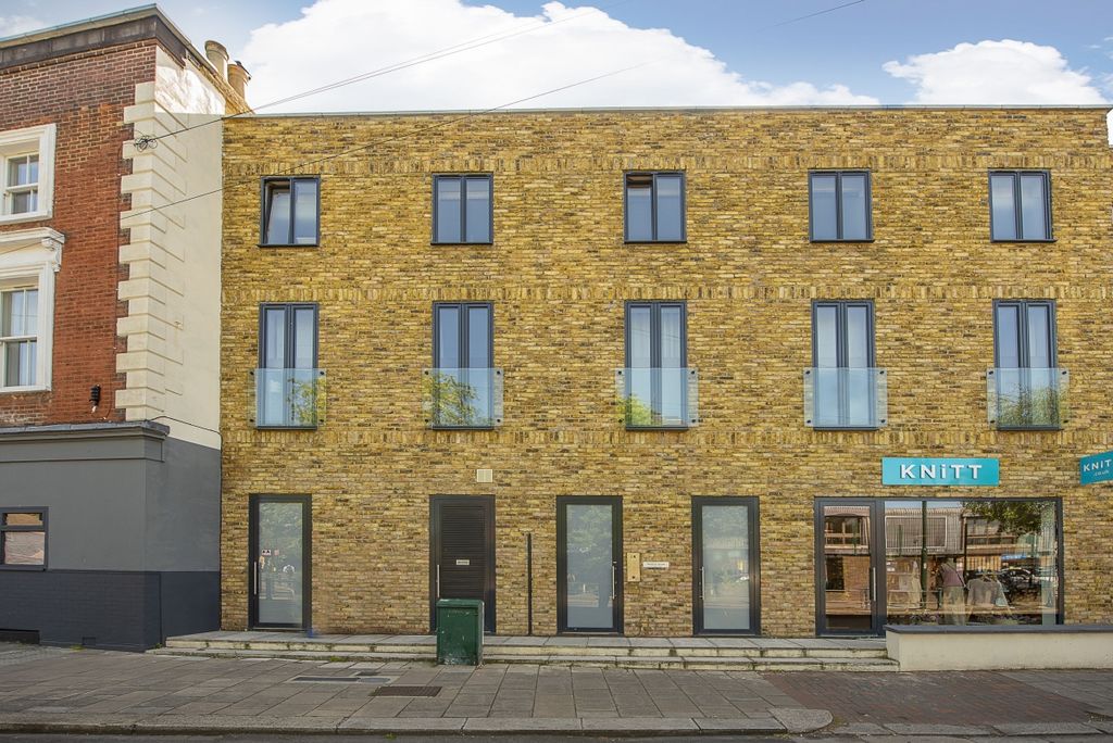 Property photo 1 of 9 External