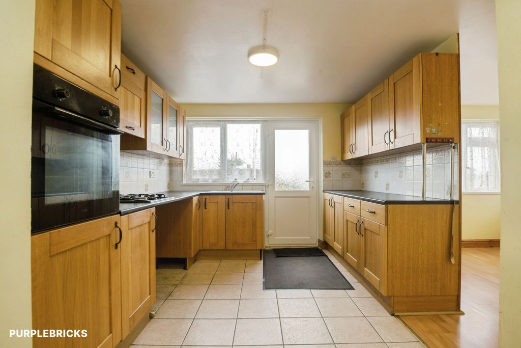 Property photo 3 of 22 Kitchen