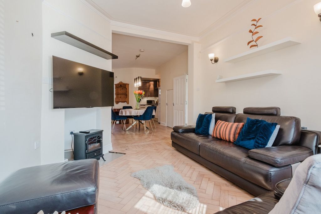 Property photo 1 of 22 Heald Place