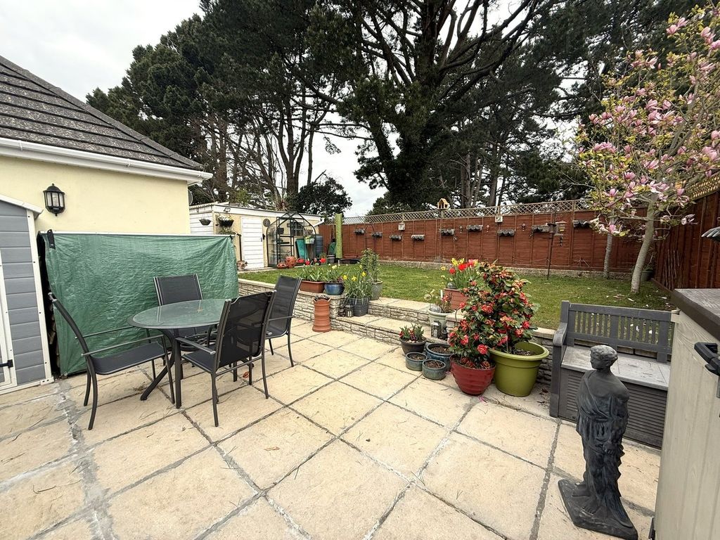 Property photo 2 of 27