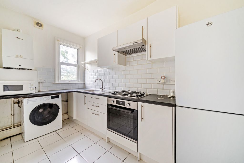 Property photo 2 of 11 1468058-10-6A184F...
