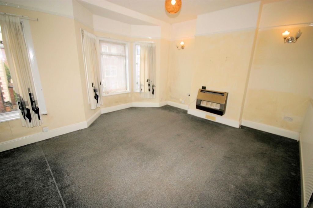 Property photo 2 of 8 Lounge