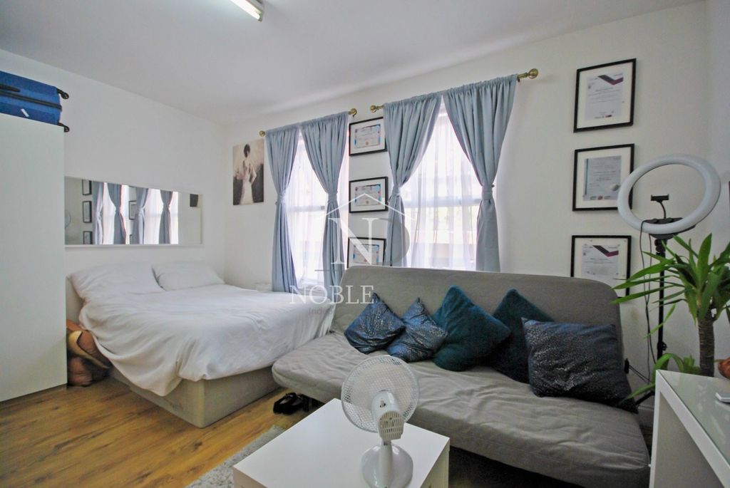 Property photo 2 of 5 Gallery