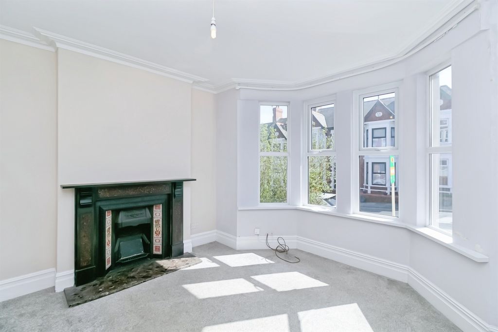 Property photo 2 of 20