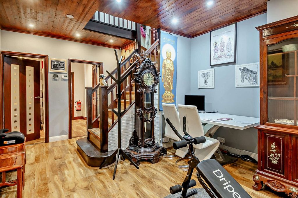 Property photo 3 of 37