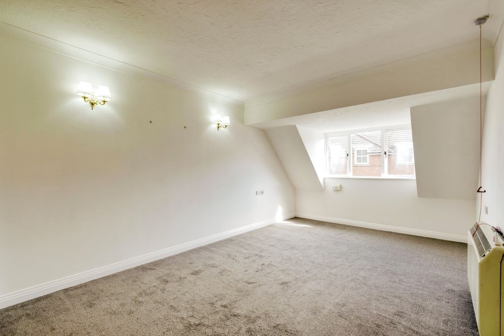 Property photo 3 of 10 Lounge