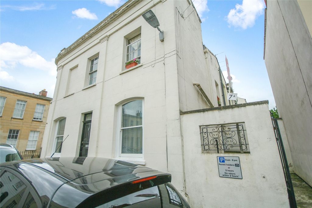 Property photo 2 of 7 Picture No. 18