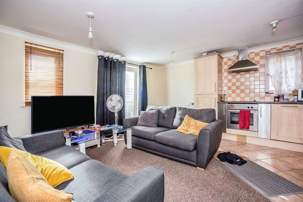 Property photo 2 of 8