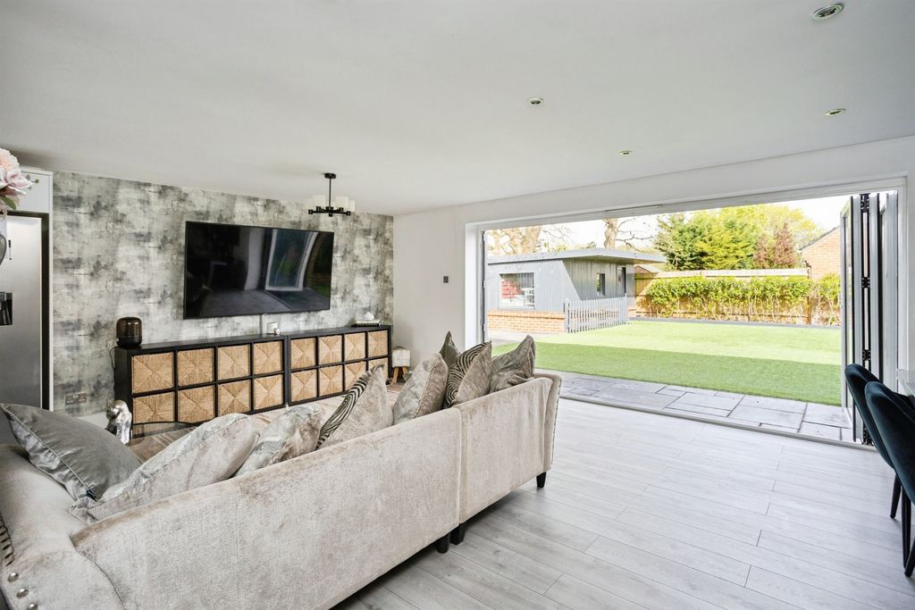 Property photo 3 of 23