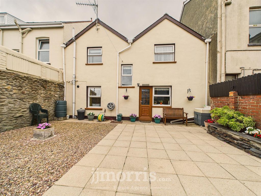 Property photo 3 of 33 Cam02122G0-Pr0353-Still042.Jpg