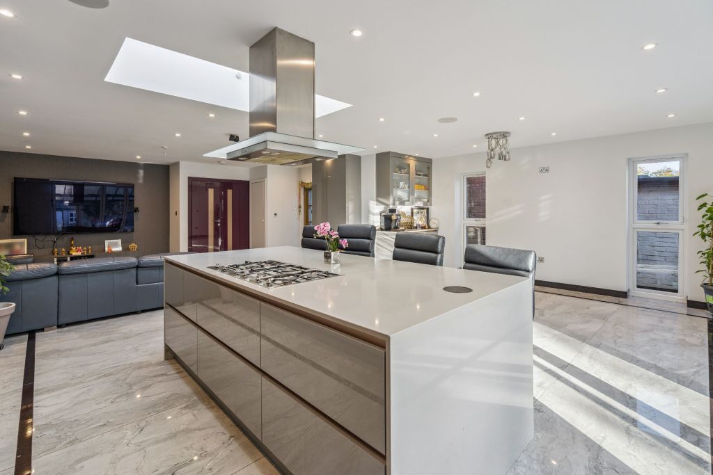 Property photo 3 of 15