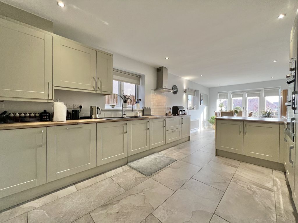 Property photo 2 of 27