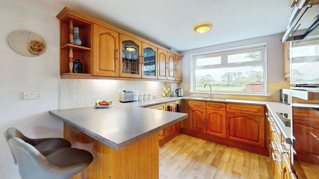 Property photo 3 of 15 Pbox-Img.Jpg