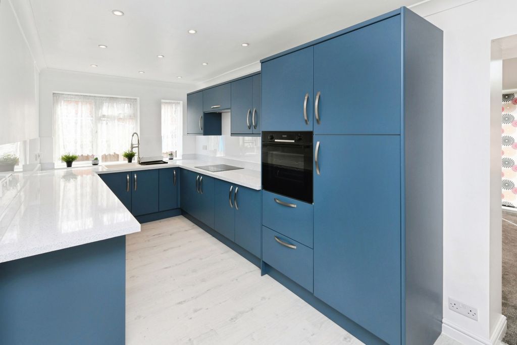 Property photo 3 of 12 Photo