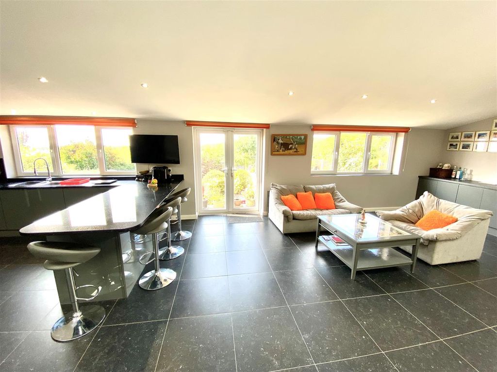 Property photo 3 of 26 Kf2.Jpg