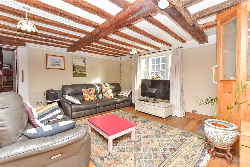 Property photo 2 of 18 Lounge